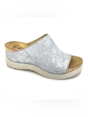 NWOT Fly London Wigg Wedge Platform Slide